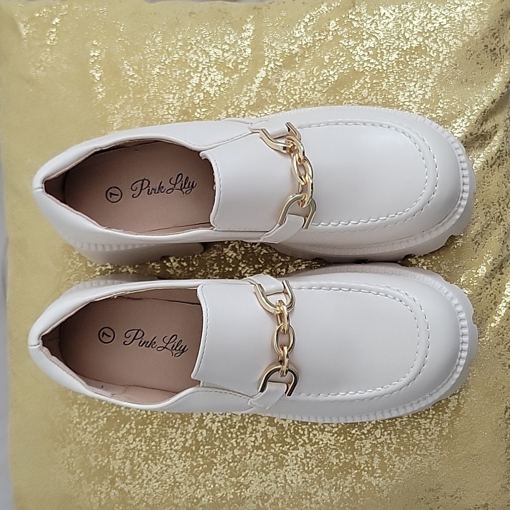 Women's shoes never worn